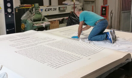 Realizzato in Italia il libro sacro più grande mai stampato al mondo