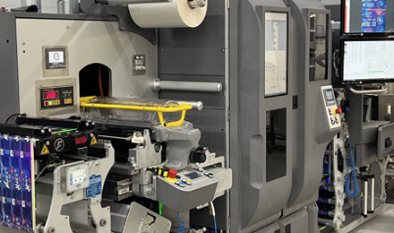 Printela sceglie finishing e nobilitazione digitali all-in-one firmati Cartes