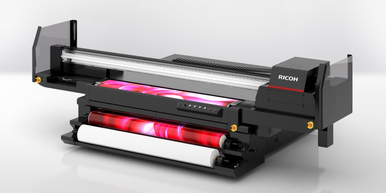 Massima flessibilità nella stampa large format grazie alla nuova soluzione ibrida UV Ricoh Pro™ TF6251