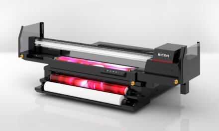 Massima flessibilità nella stampa large format grazie alla nuova soluzione ibrida UV Ricoh Pro™ TF6251