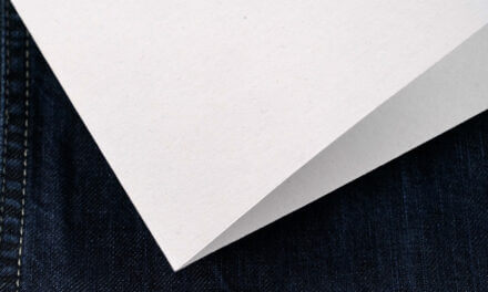 Dall’incontro tra carta e scarti tessili nascono pack straordinari