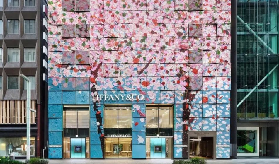 La facciata del flagship store di Tiffany a Tokyo, un elogio all’impressionismo