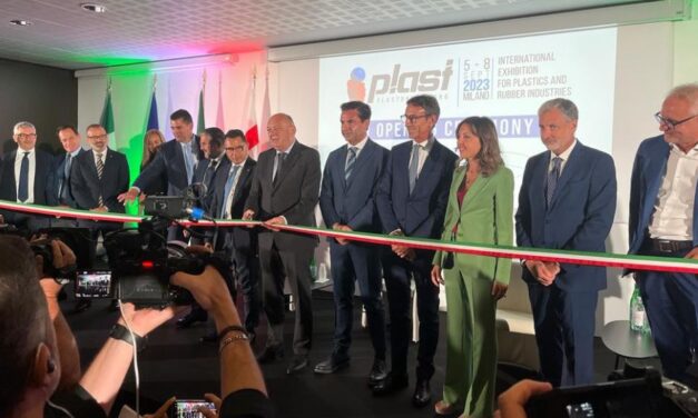 Esponenti del Governo e imprenditori all’apertura di Plast 2023