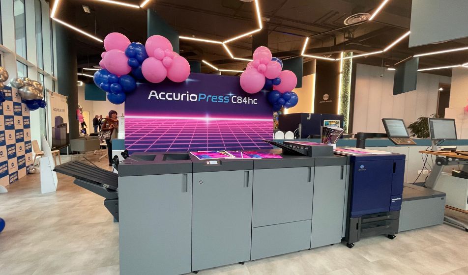 Un tuffo negli anni ‘80 con Konica Minolta AccurioPress C84hc e AccurioShine 3600